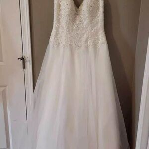 Maggie Sottero White Lace Wedding Dress